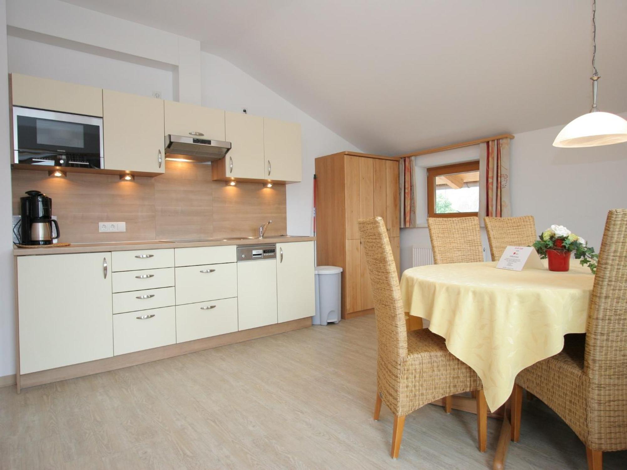 Spacious Apartment In Uderns Near Ski Area ภายนอก รูปภาพ