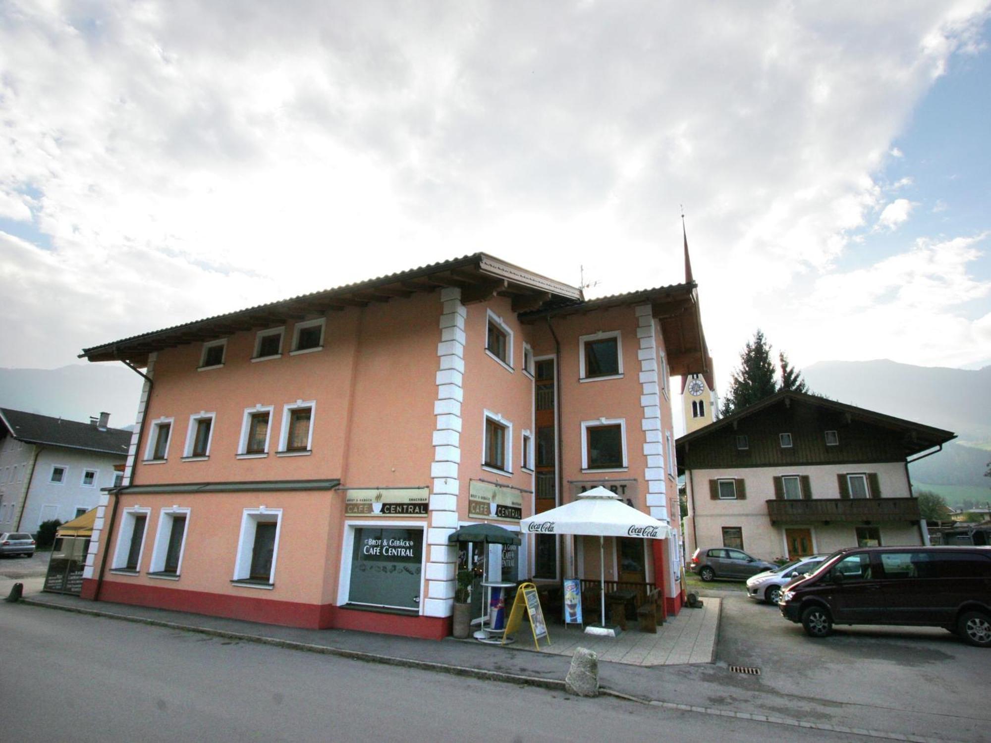 Spacious Apartment In Uderns Near Ski Area ภายนอก รูปภาพ