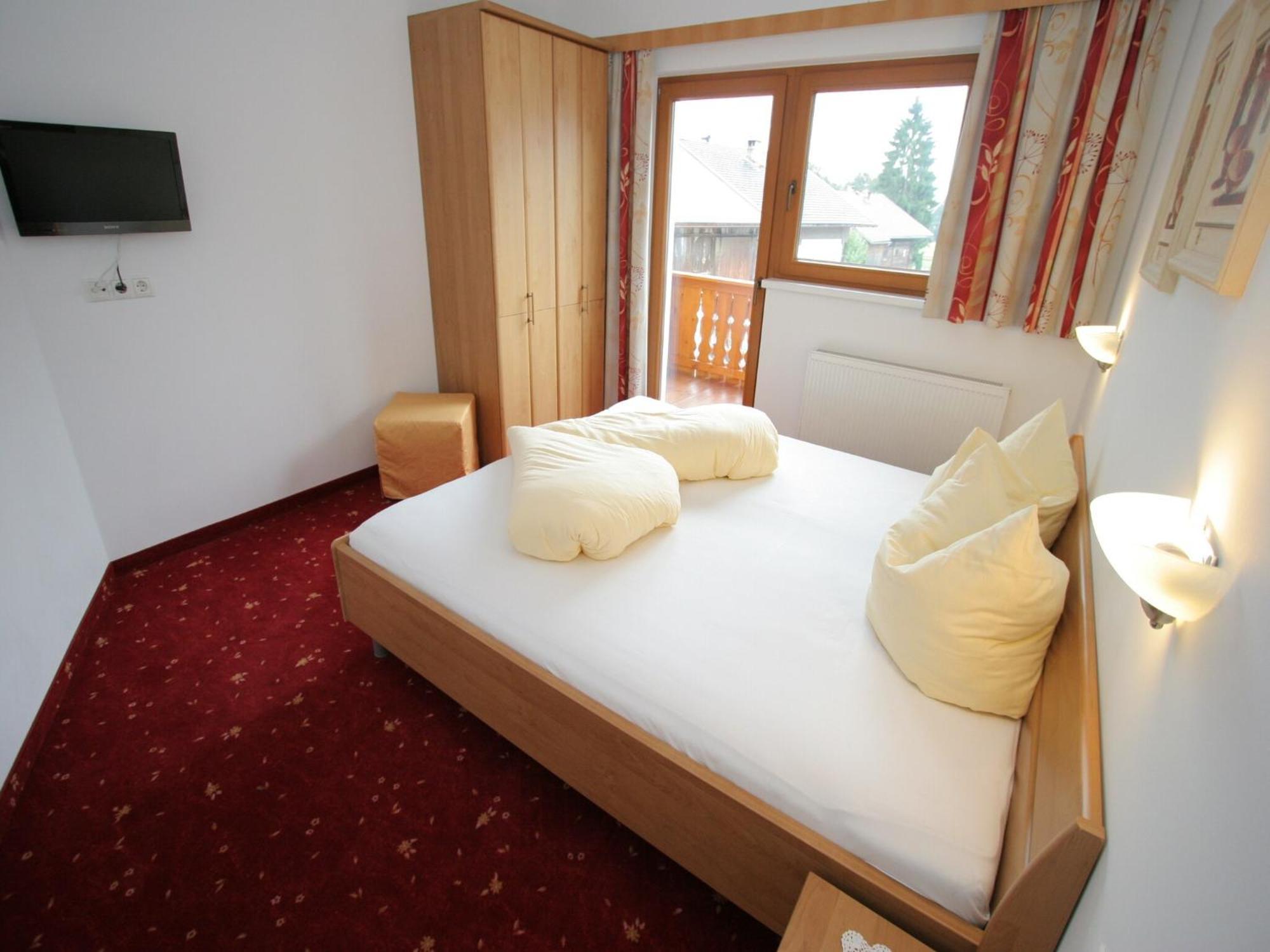 Spacious Apartment In Uderns Near Ski Area ภายนอก รูปภาพ
