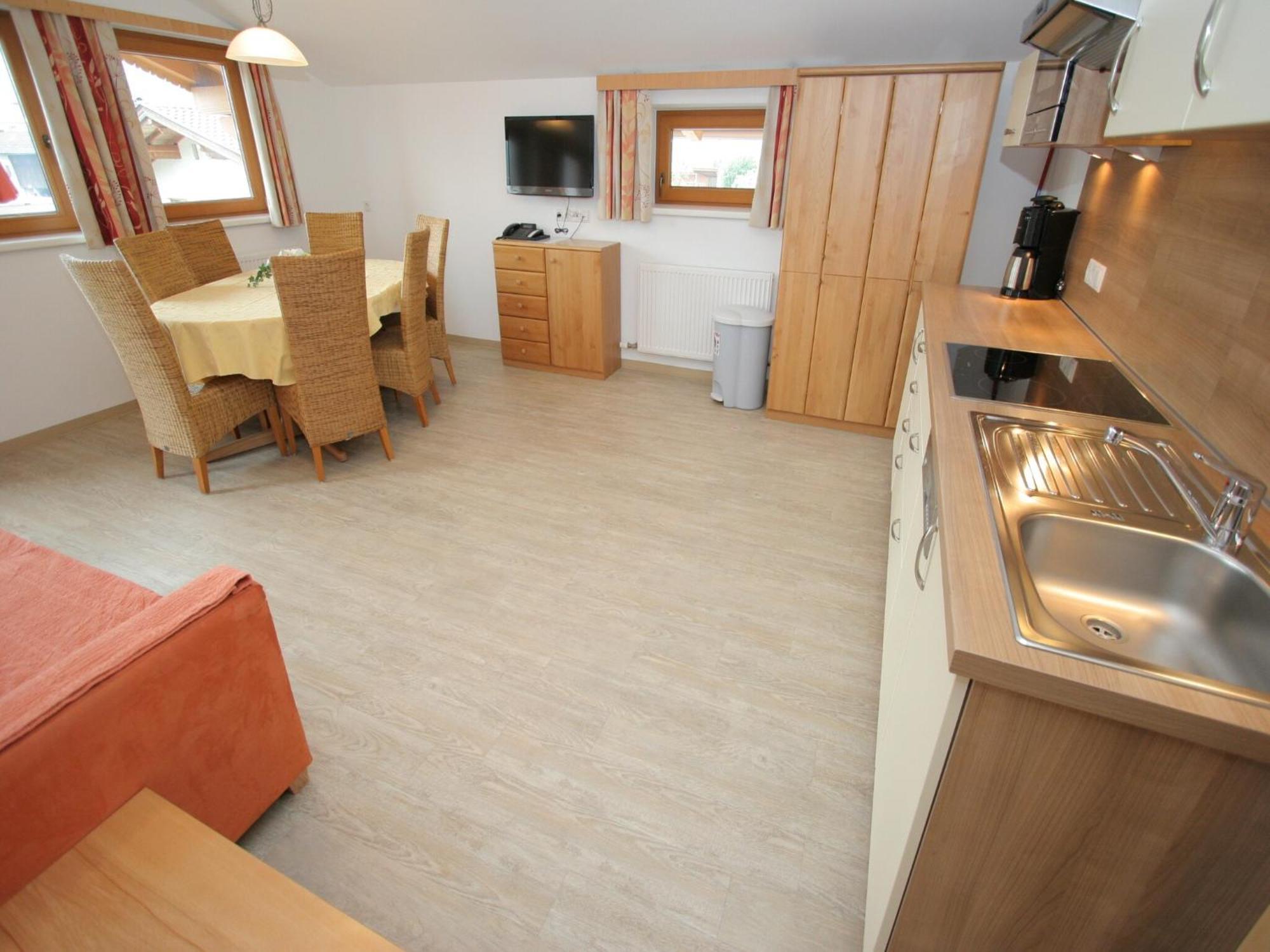 Spacious Apartment In Uderns Near Ski Area ภายนอก รูปภาพ