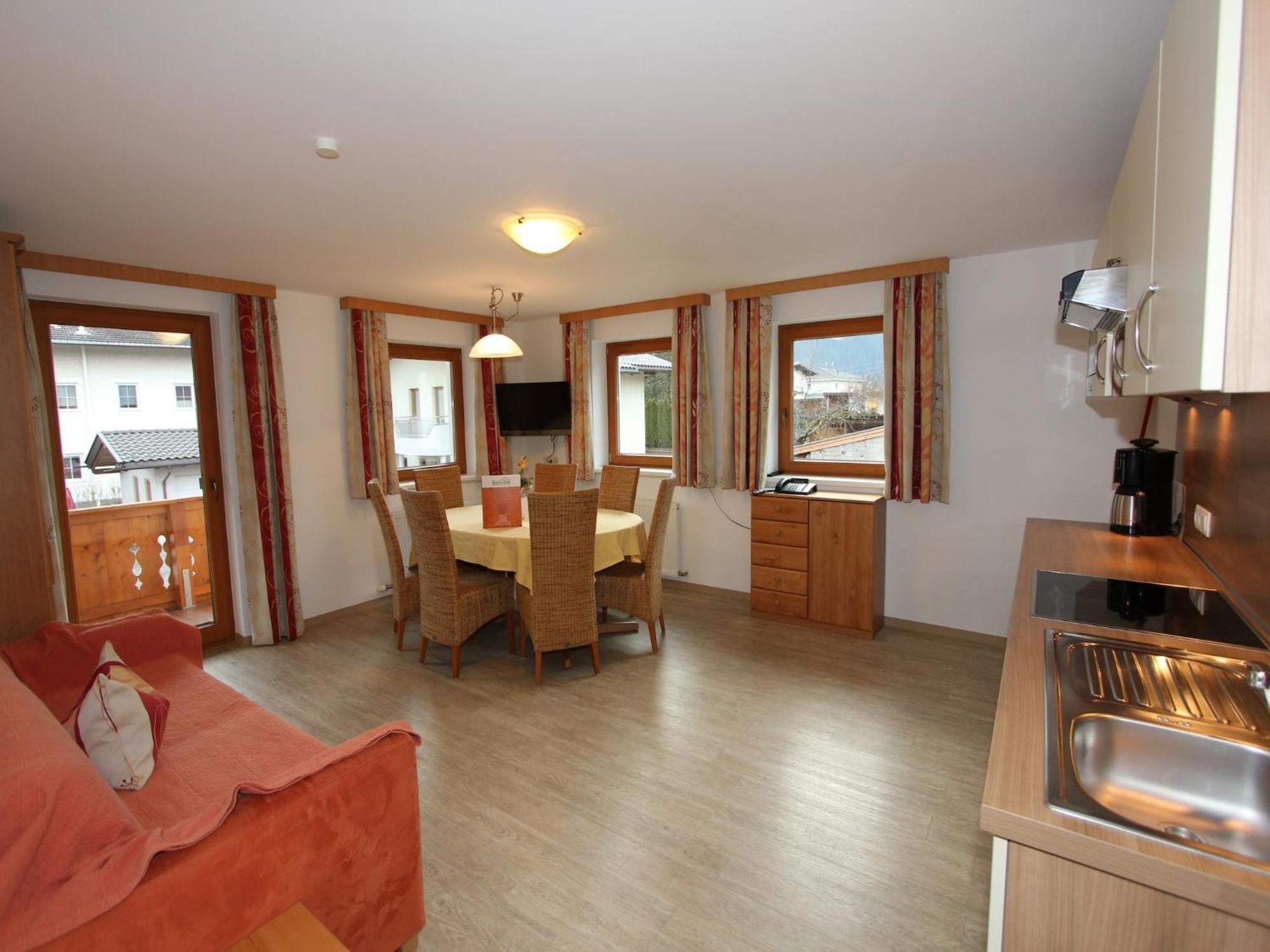 Spacious Apartment In Uderns Near Ski Area ภายนอก รูปภาพ