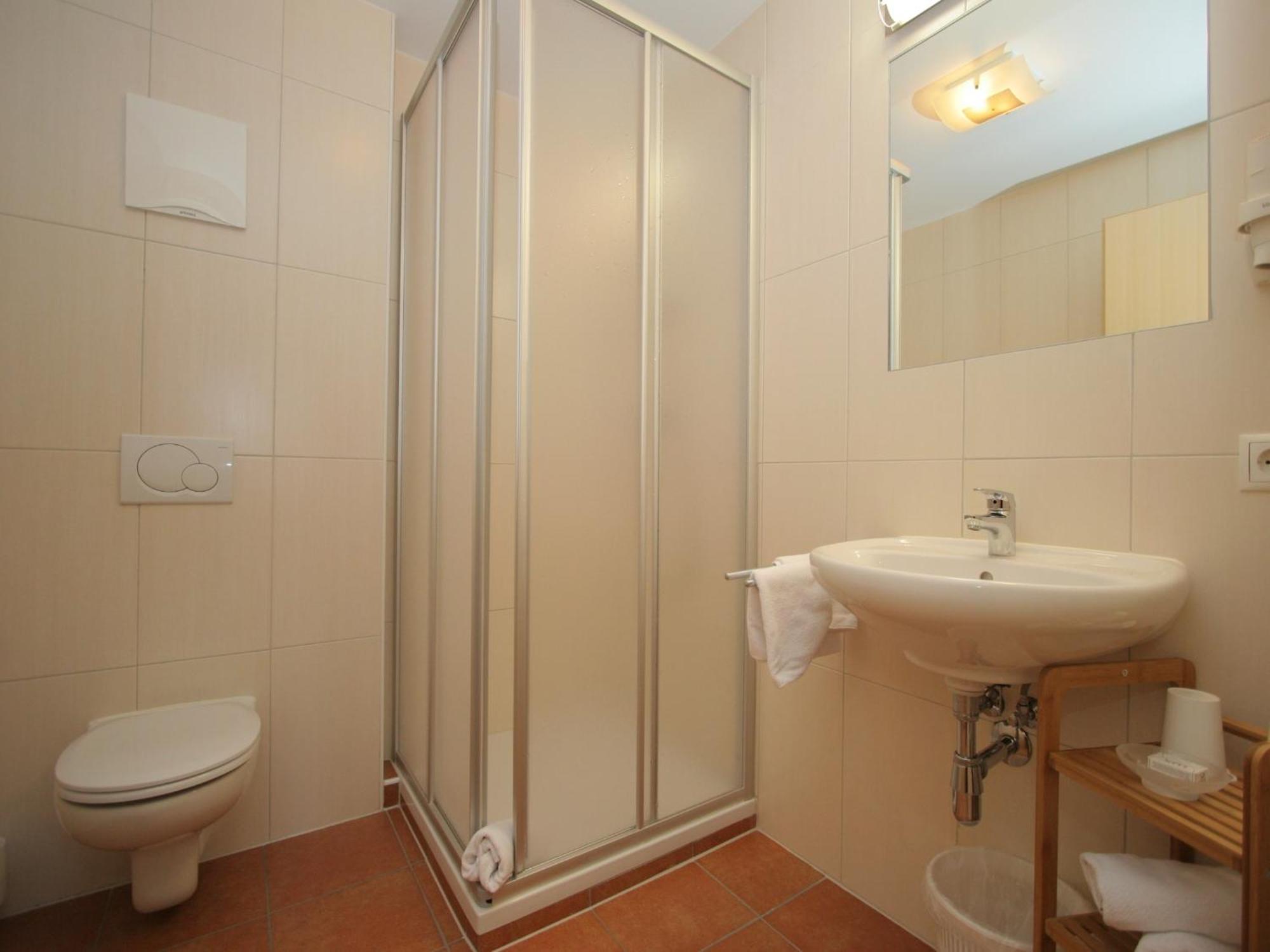 Spacious Apartment In Uderns Near Ski Area ภายนอก รูปภาพ