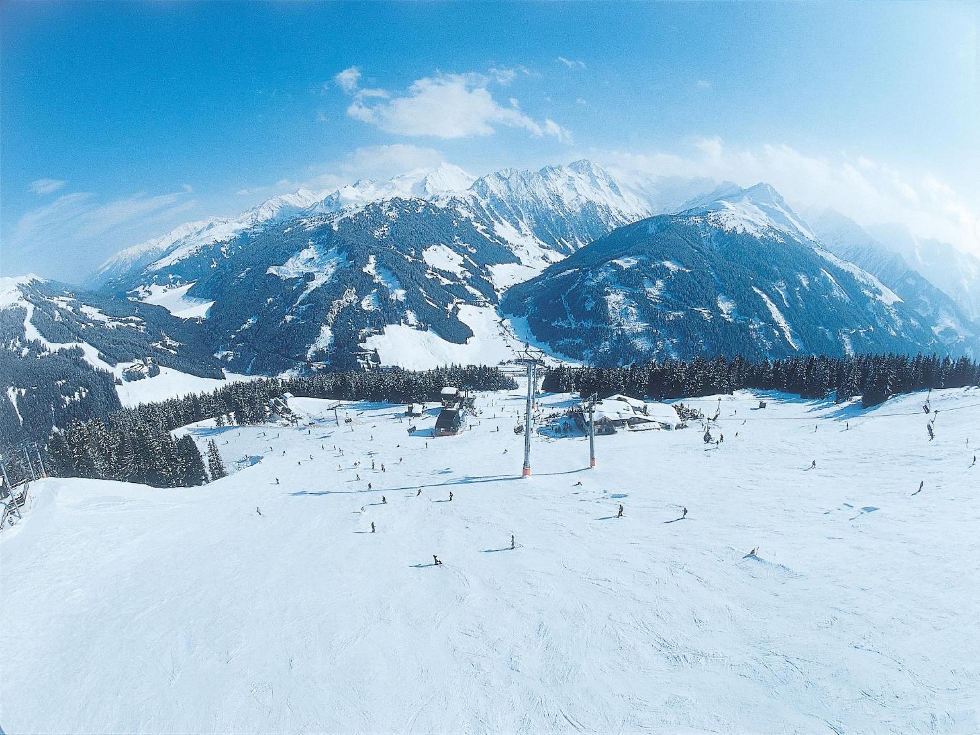 Spacious Apartment In Uderns Near Ski Area ภายนอก รูปภาพ