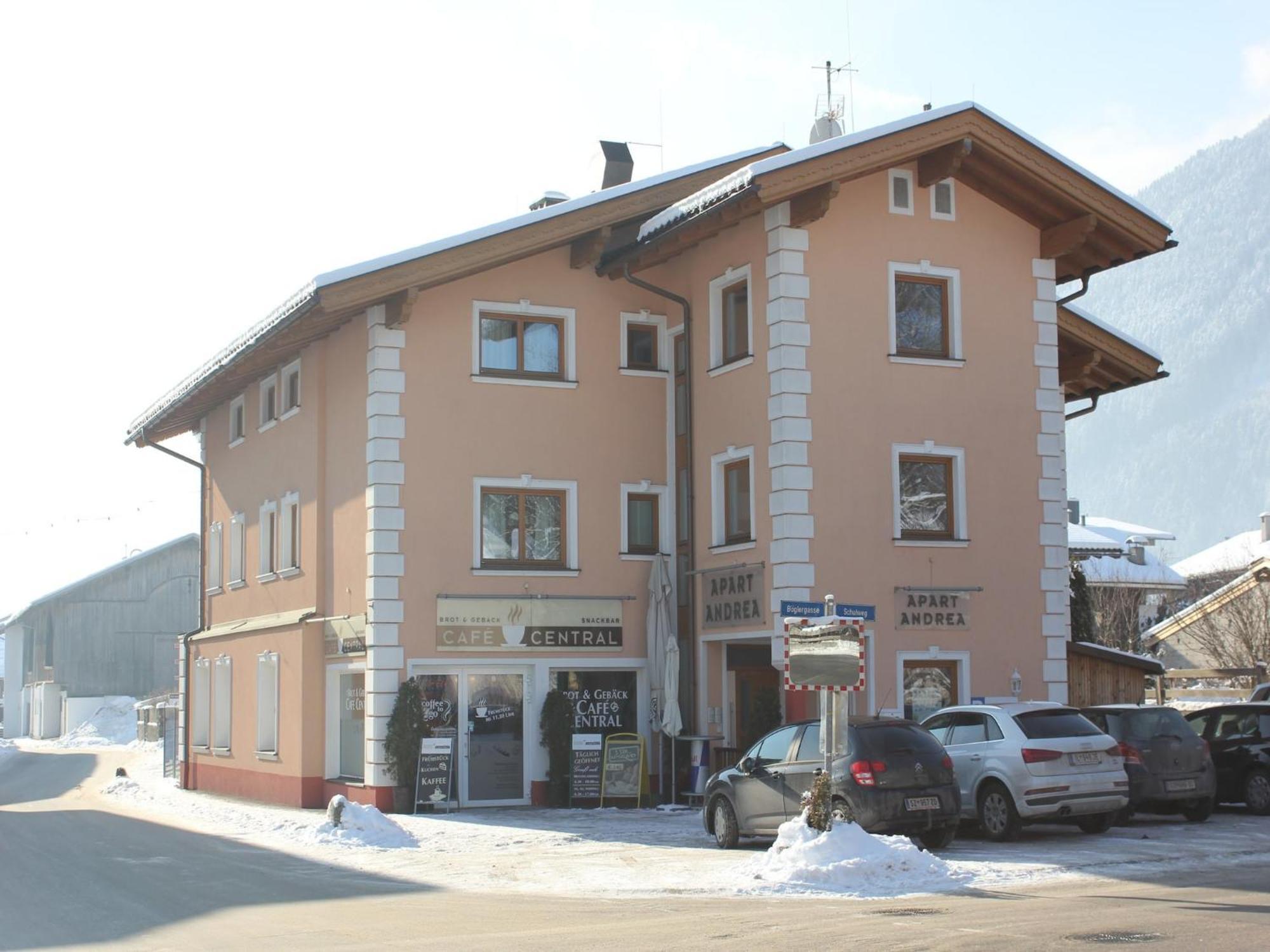 Spacious Apartment In Uderns Near Ski Area ภายนอก รูปภาพ